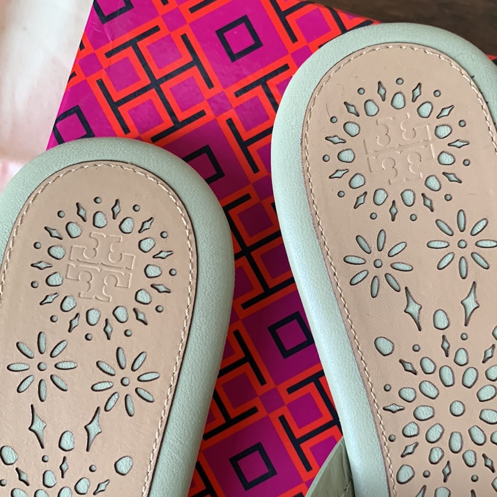 NIB TORY BURCH Authentic Rare Miller Sage Leather Scallop Thong Sandal Size 7.5 - Picture 5 of 14